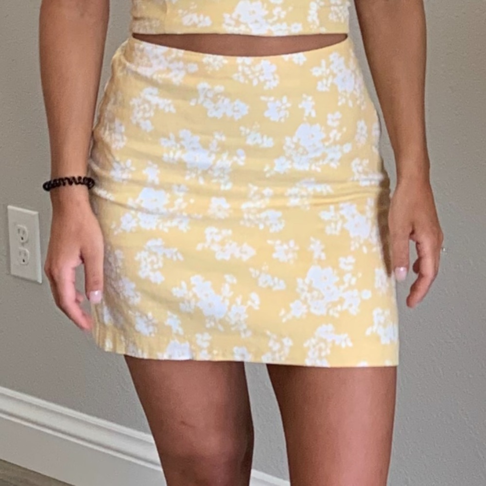 Abercrombie & Fitch Yellow Floral Skirt - Size XS